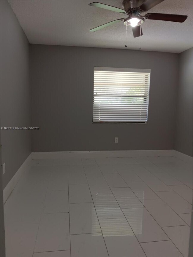 Building Photo - 6040 Shaker Wood Cir