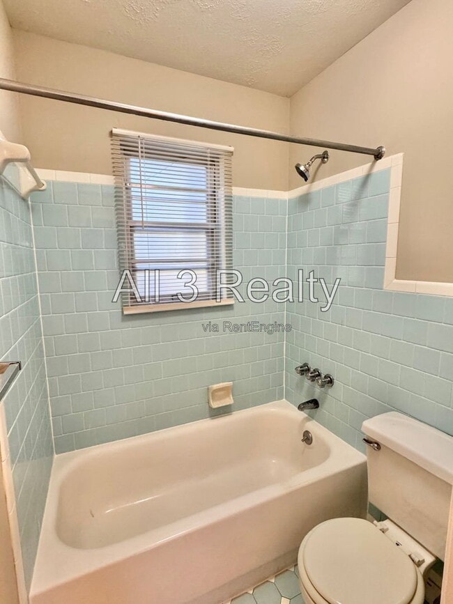 Building Photo - 176 Scenic Dr
