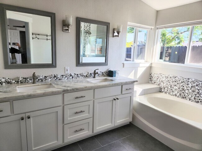 Building Photo - Nipomo Single Story Newly Updated