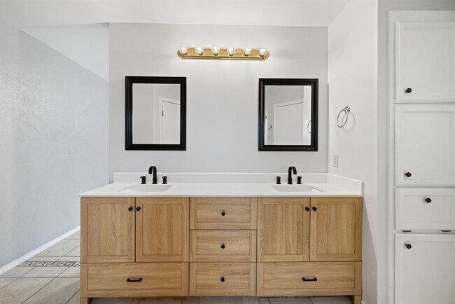 Building Photo - 801 Timber Trail