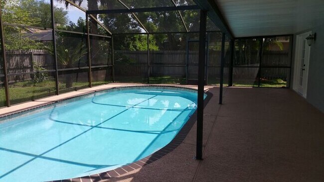Building Photo - Spacious 4/2.5 Pool Home with 2-Car Garage...