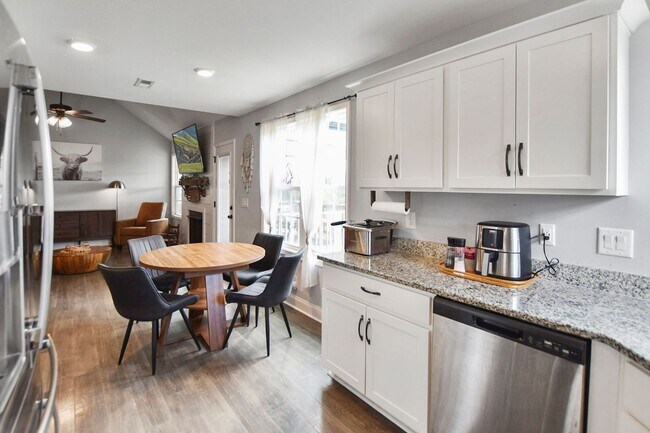 Building Photo - Pet Friendly Four Bedroom with Basement!