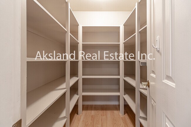 Building Photo - 697 Garden Gate Dr