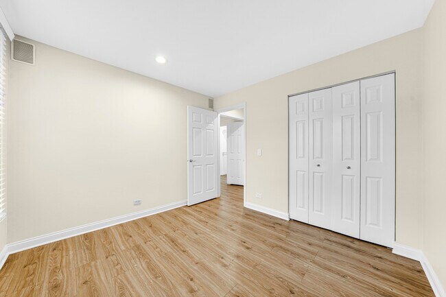 Building Photo - 1257 N Streamwood Ln