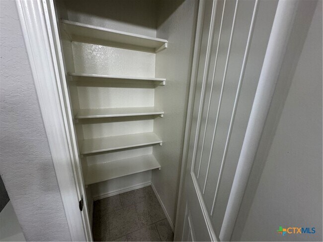 Building Photo - 125 Windfield Path
