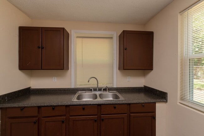 Building Photo - $950 - 3 bed/1 bath single-family home for rent, all electric! - Section 8 welcome!