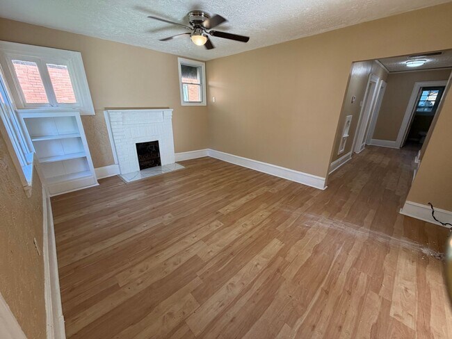 Building Photo - Charming 3 Bedroom Historic Cottage in Capitol Heights!