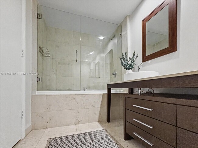 Building Photo - 475 Brickell Ave