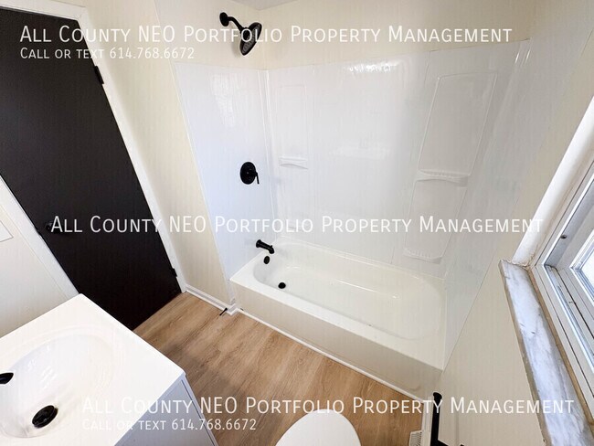 Building Photo - 376 Woodland Ave