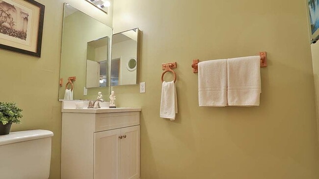 Building Photo - "Charming 2-Bedroom Retreat with Spacious ...