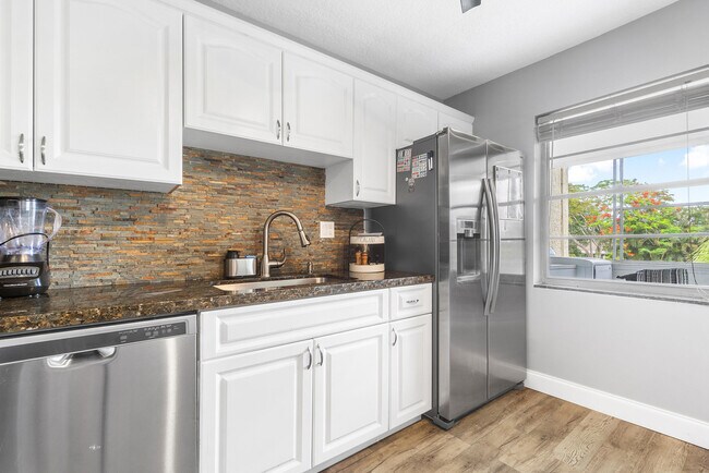 Building Photo - 126 Sparrow Dr