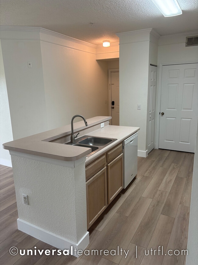 Building Photo - 11510 Villa Grand