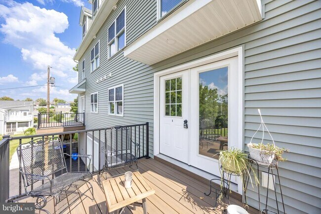 Building Photo - 209 Namar Ave