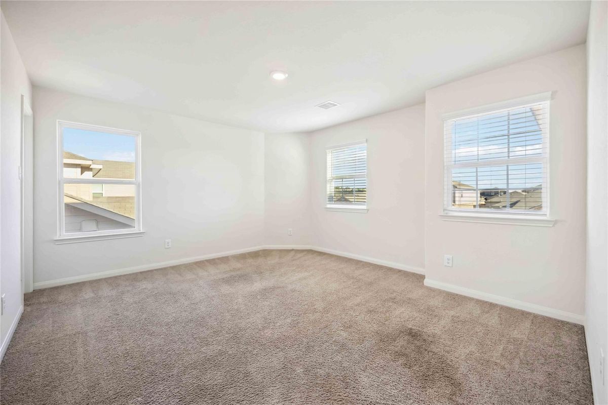 Building Photo - 425 Elaine Vly Dr