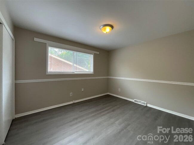 Building Photo - 4928 Malibu Dr