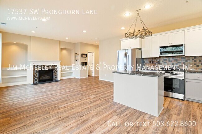 Building Photo - 17537 SW Pronghorn Ln