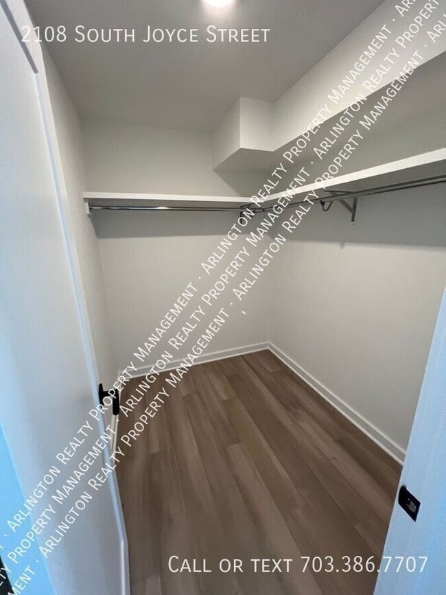 Building Photo - 2108 S Joyce St