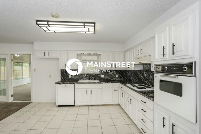 Building Photo - 3 Bedroom Pet-Friendly Home in FORT WORTH, TX with Main Street Renewal