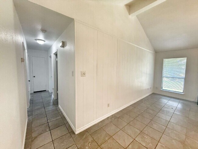 Building Photo - Charming Single-Story Corner Lot Home with...