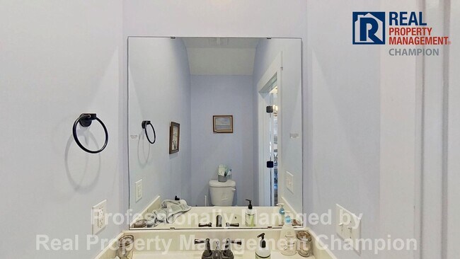 Building Photo - Spacious 3 BD/2.5 BA + Bonus Room | Community Boat Ramp & Dock Access