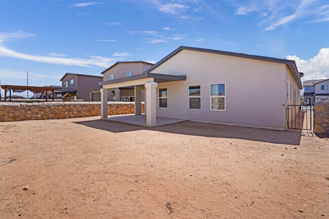 Building Photo - 14925 Tierra Haven Ave
