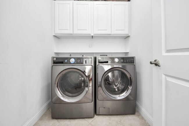 Building Photo - 2414 Driscoll St