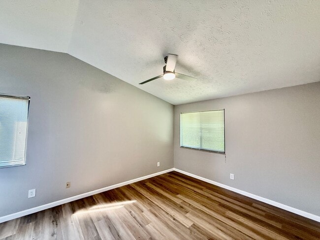 Building Photo - Spacious and Convenient 2 Bedroom Condo in...