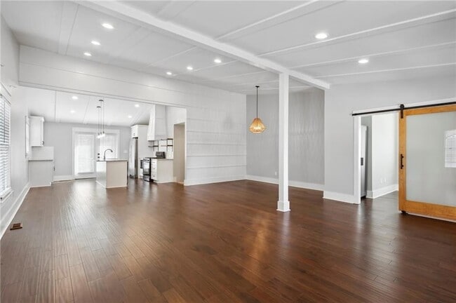Building Photo - 3258 Highland Dr SE