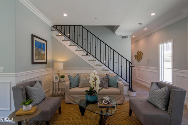 Building Photo - 305 S Arroyo Dr