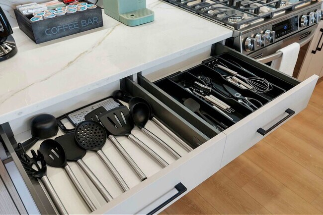 Building Photo - 2344 W Polk St