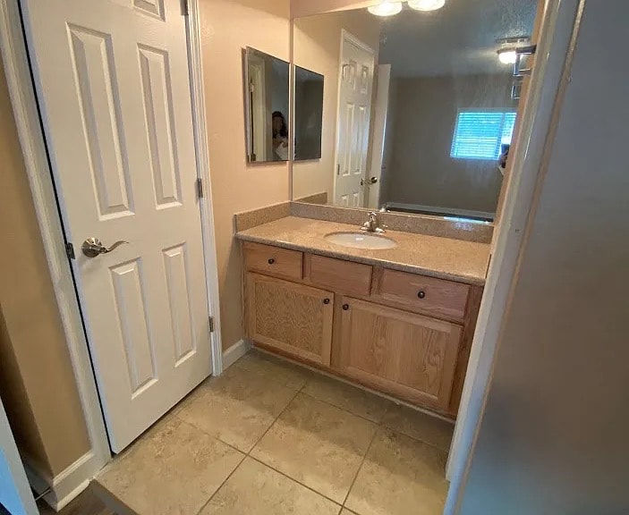 Building Photo - 652 Carrier Dr