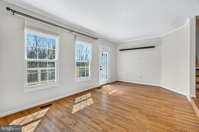 Building Photo - 7123 Gresham Ct E