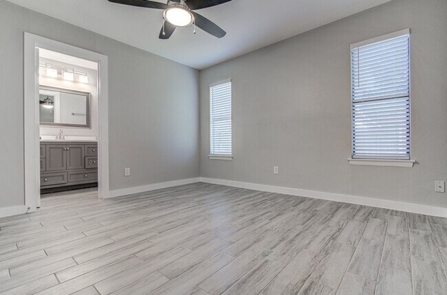Building Photo - 1603 Dale Cove