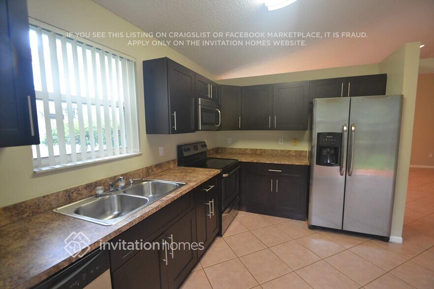Building Photo - 1457 NW 156th Ave