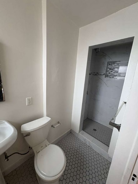 Building Photo - 318 S Kingsley Dr