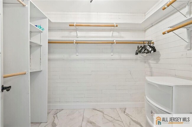Building Photo - 16 Phyllis Pl