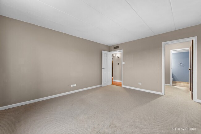 Building Photo - 300 S Roselle Rd