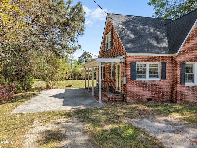 Building Photo - 302 W Main St