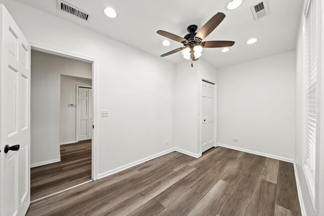 Building Photo - 3227 S Wells St