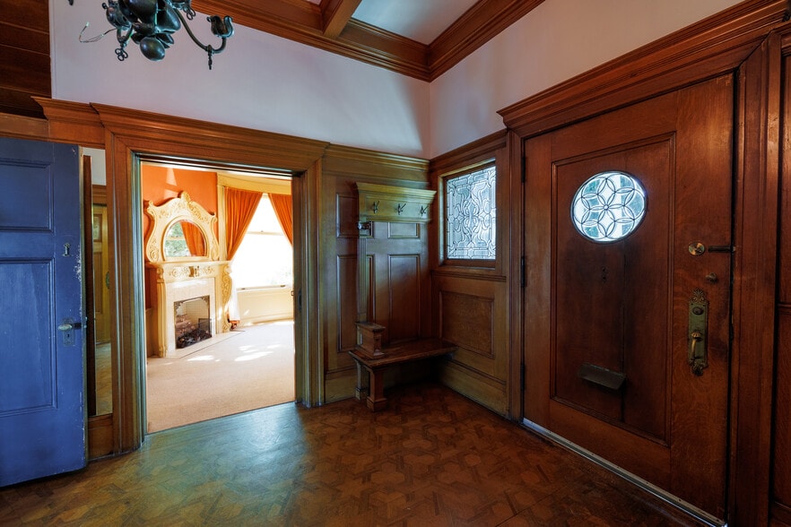 FORMAL ENTRY - 2398 Broadway