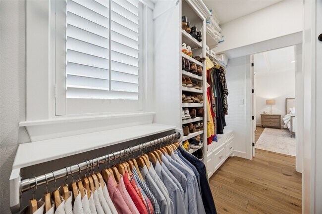 Building Photo - 2031 Sheridan St