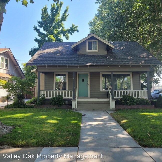 Primary Photo - 2 br, 1 bath House - 301 N. Broadway