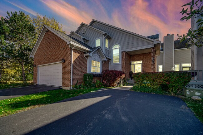 Building Photo - 436 W Parkside Dr