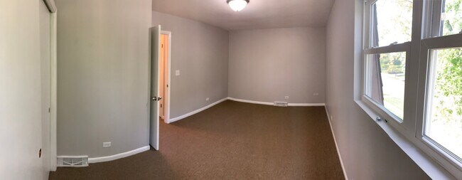 Building Photo - 1637 Sheffield Dr