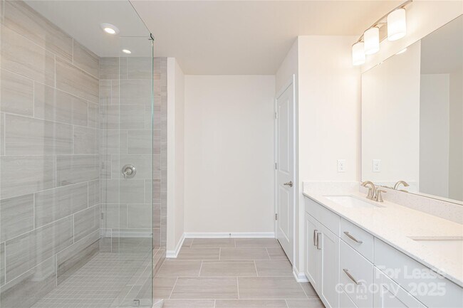Building Photo - 23018 Clarabelle Dr