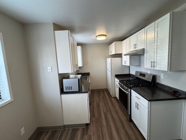 Building Photo - 606 8th St