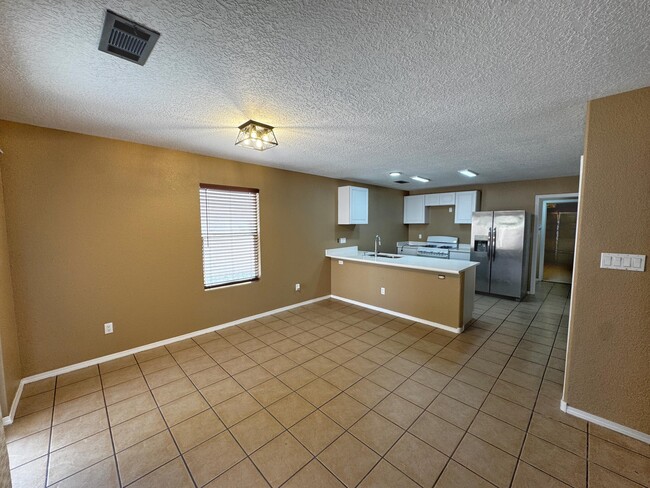 Building Photo - 923 Telstar Loop NW