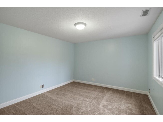 Building Photo - 517 River St