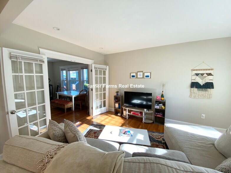 Building Photo - 21 Moraine St