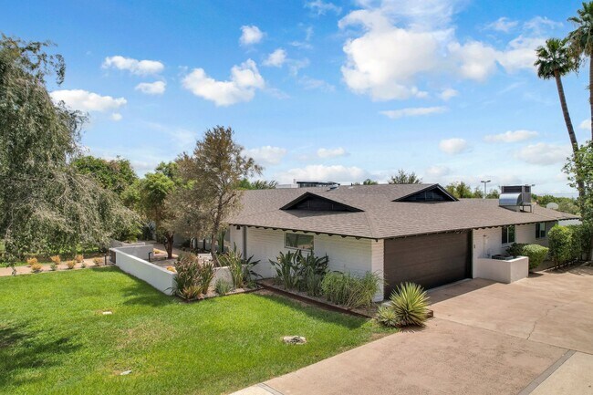 Building Photo - Mid-century modern home in Arcadia with pr...